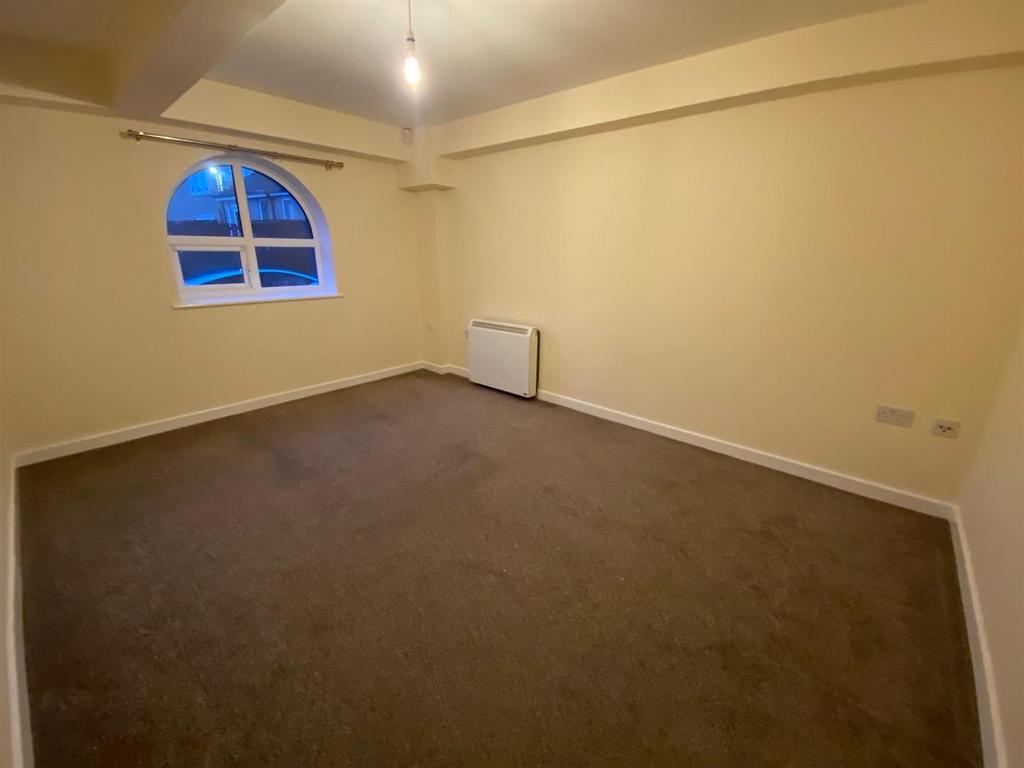 BEDROOM.jpg