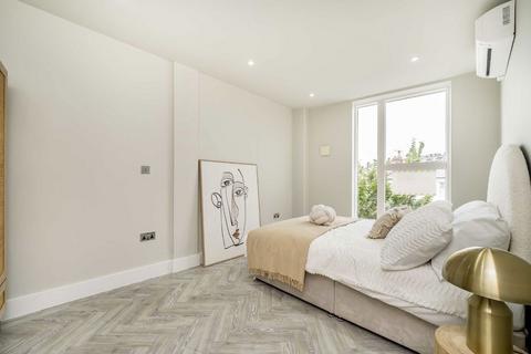 undefined, Sandycombe Road, Richmond TW9