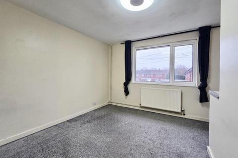 2 bedroom maisonette to rent, Southmead Crescent, Cheshunt, EN8 8UZ