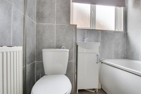2 bedroom maisonette to rent, Southmead Crescent, Cheshunt, EN8 8UZ