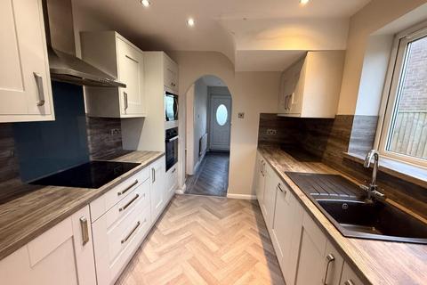 3 bedroom semi-detached house to rent, Sandsend Road, Middlesbrough