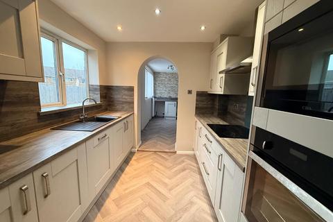 3 bedroom semi-detached house to rent, Sandsend Road, Middlesbrough