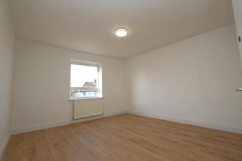 2 bedroom flat to rent, Retlas Court, Bessborough Road, Harrow