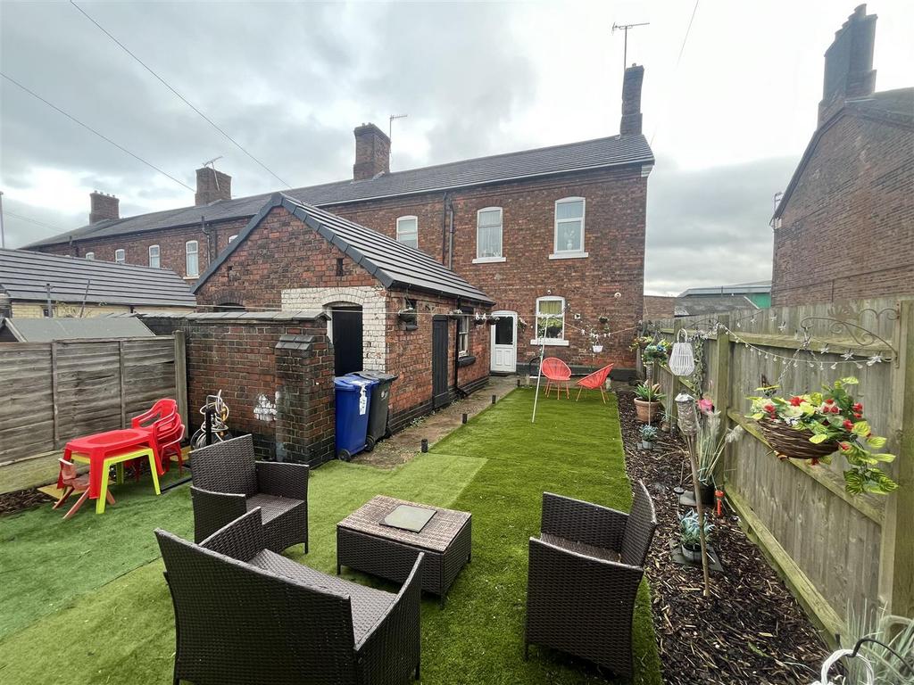 Rear Garden & Outbuilding