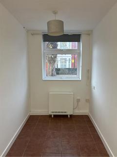 Apartment to rent, Groundwell Road, Swindon