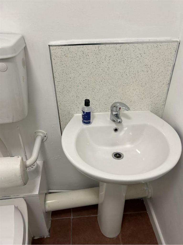 Shower room 1.jpg