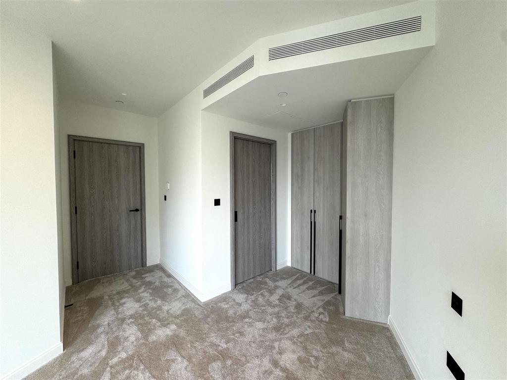 Bedroom 1 pic 3.jpeg