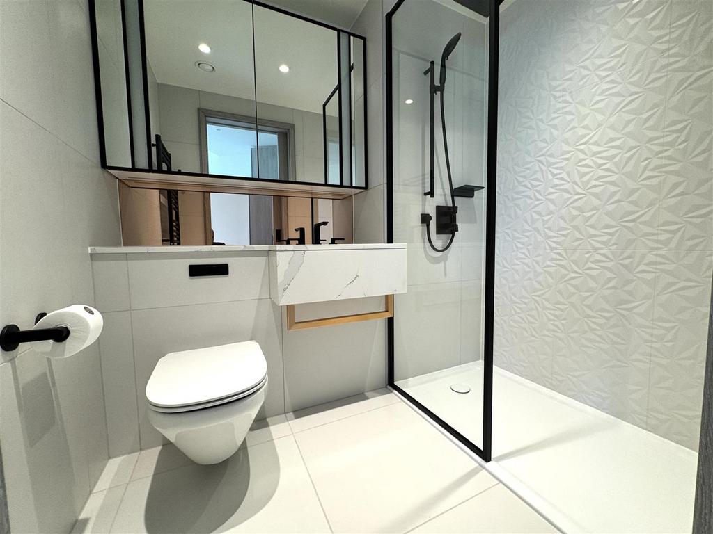 En-suite pic 2.jpeg