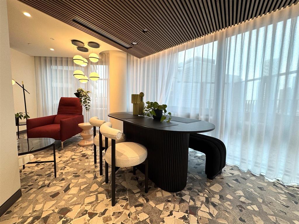 Lounge area pic 3.jpeg