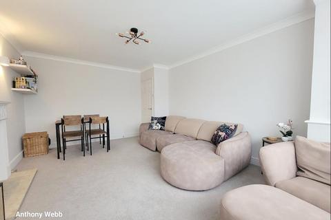 2 bedroom maisonette to rent, Berry Close, Winchmore Hill, N21