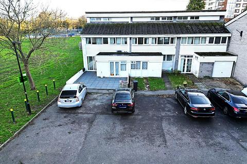undefined, Ferraro Close, Hounslow TW5