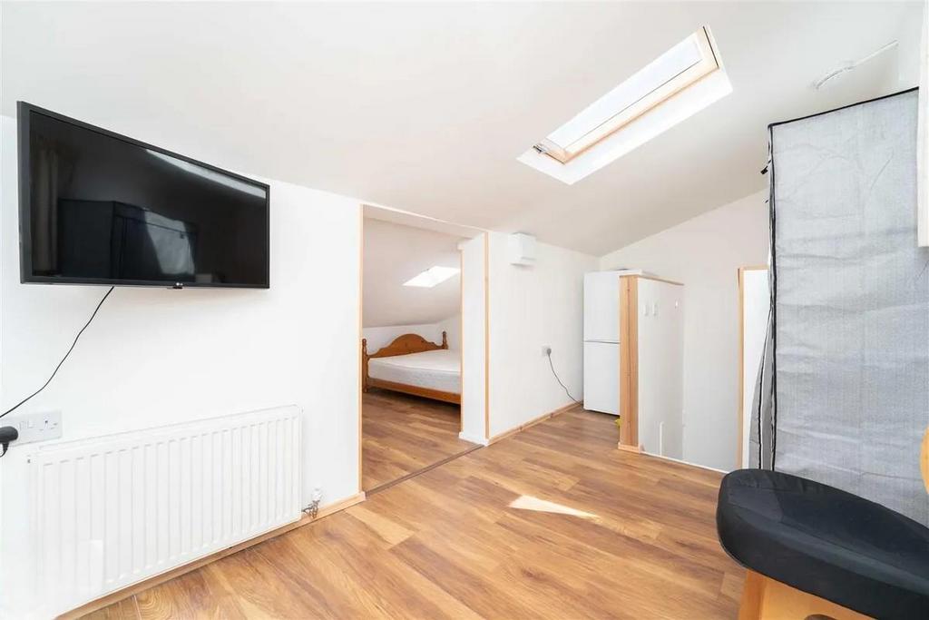 Loft room onsuite.jpg
