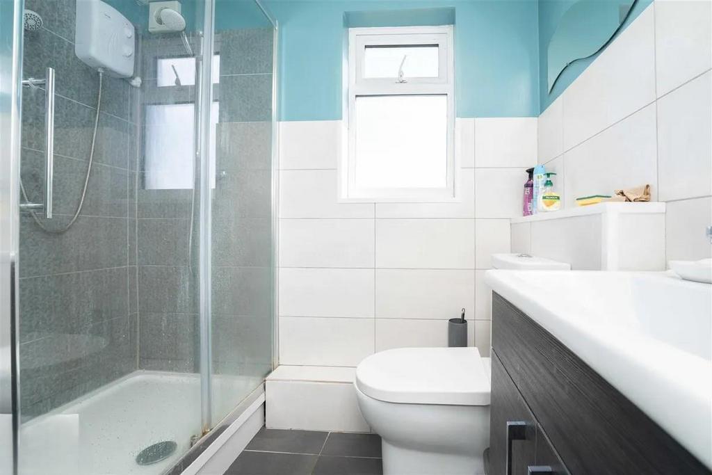 Room 3 on suite.jpg