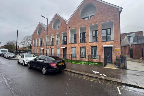 undefined, High Street, Enfield EN3