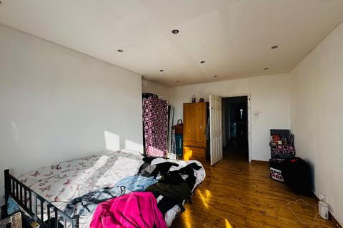 2 bedroom flat for sale, Mountaire Court, London NW9