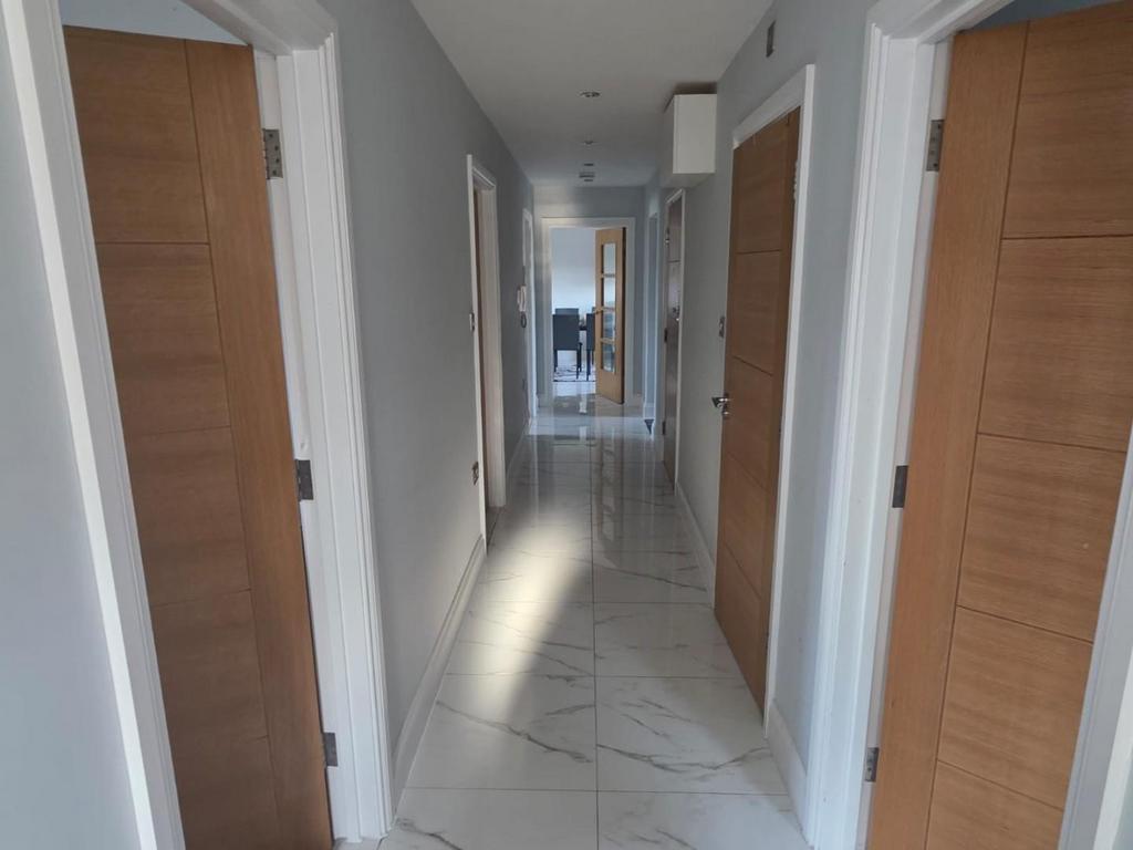 Hallway.jpg