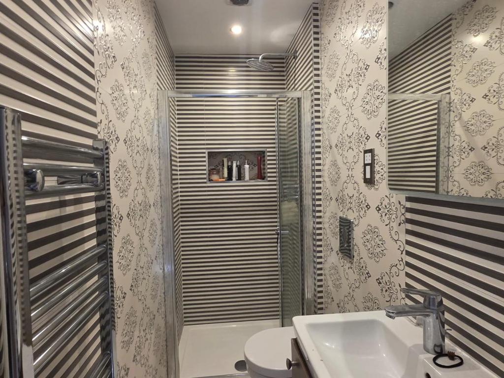 Shower room.jpg