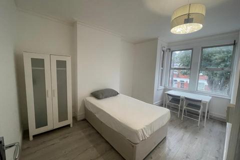 House share to rent, Larch Road, London NW2