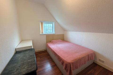 undefined, The Glen, Southall UB2