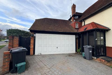 undefined, The Glen, Southall UB2