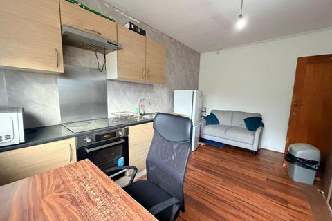 undefined, The Glen, Southall UB2