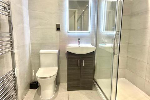 3 bedroom apartment to rent, Hassop Road, Cricklewood NW2
