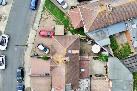 undefined, Waye Avenue, Hounslow TW5