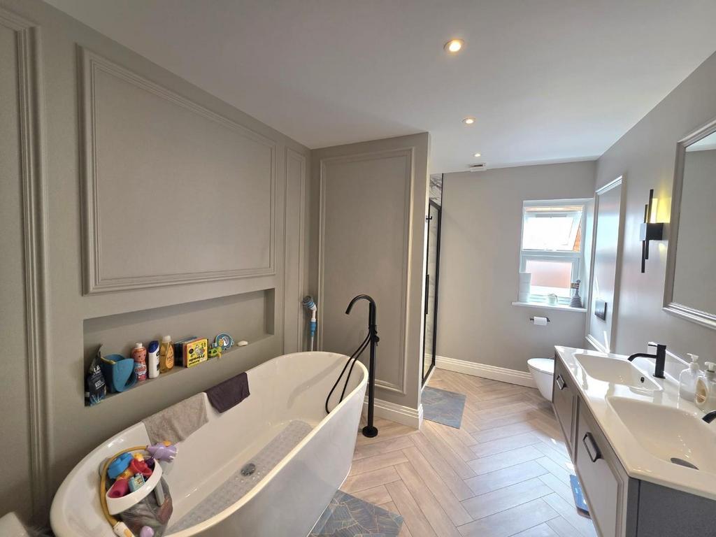 Family bathroom.jpg