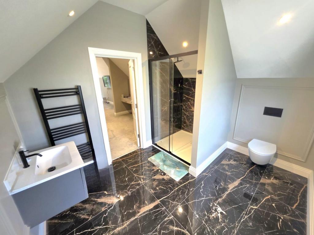Loft bathroom PT2.jpg