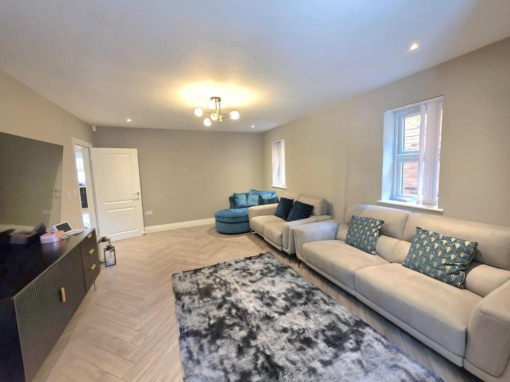 Living room PT2.jpg