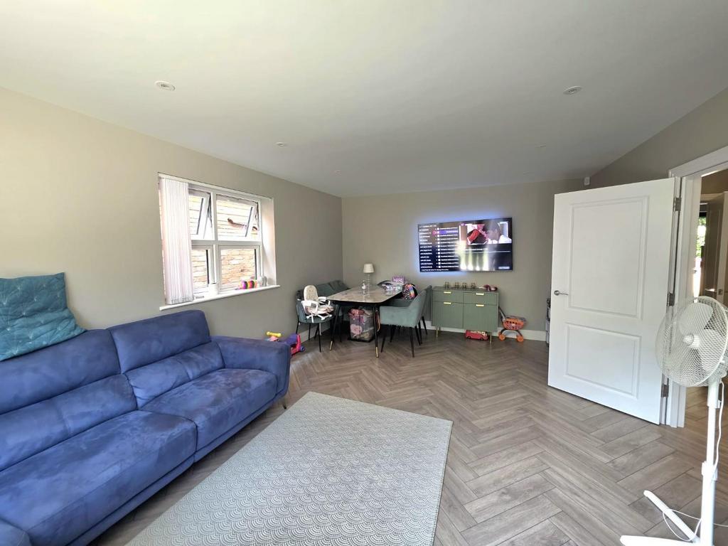Living room PT3.jpg