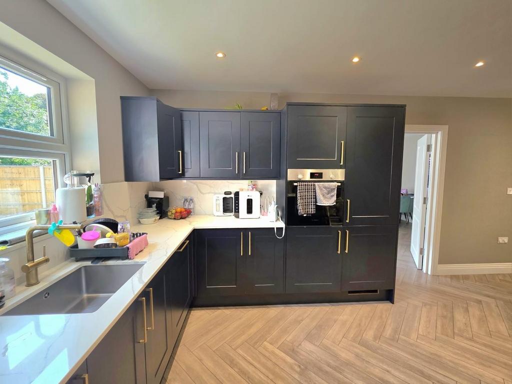 Kitchen pt 3.jpg