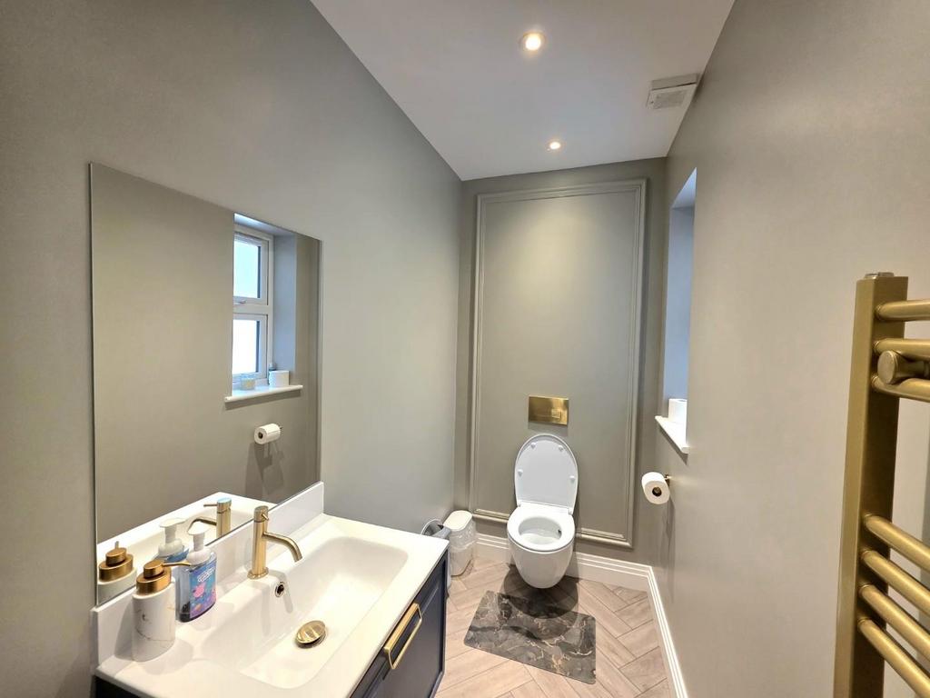 Downstairs WC.jpg