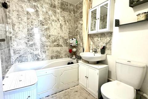 2 bedroom flat to rent, Harrow, London HA1