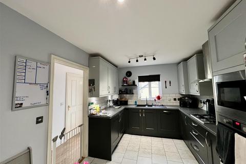 4 bedroom semi-detached house for sale, Ffordd Y Glowyr, Betws, Ammanford