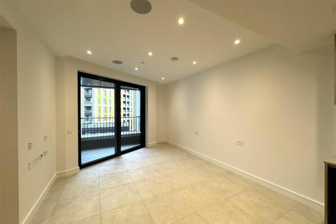 2 bedroom apartment to rent, London Square, Ponton Road, London SW11
