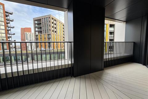 2 bedroom apartment to rent, London Square, Ponton Road, London SW11