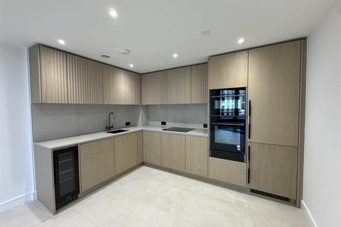 2 bedroom apartment to rent, London Square, Ponton Road, London SW11