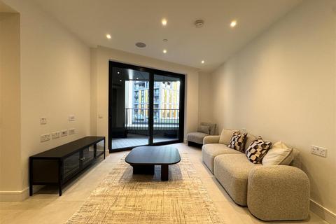 2 bedroom apartment to rent, London Square, Ponton Road, London SW11