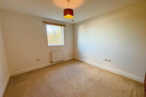 2 bedroom flat to rent, Sanderstead Road, South Croydon CR2