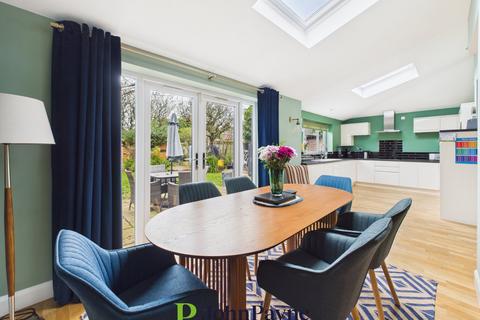 3 bedroom semi-detached house for sale, Baginton Road, Styvechale, Coventry, CV3