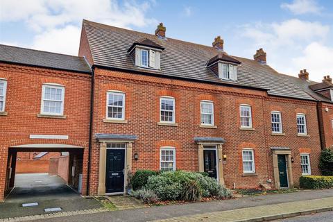 Greenkeepers Road, Great Denham, Bedford