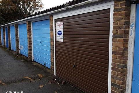 Garage to rent, Home Farm Gardens, Walton-on-Thames KT12