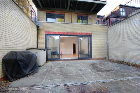undefined, Gunnersbury Avenue, W5