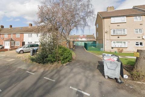 undefined, Ringway, Southall UB2
