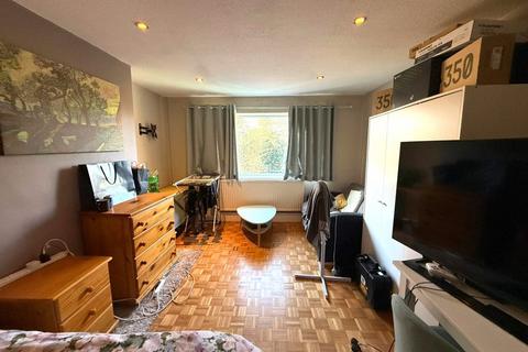 2 bedroom maisonette to rent, Roxborough Road, Harrow on the Hill HA1