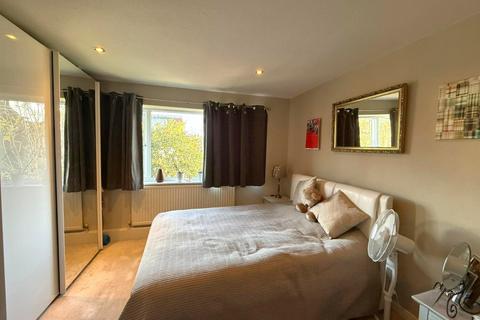 2 bedroom maisonette to rent, Roxborough Road, Harrow on the Hill HA1
