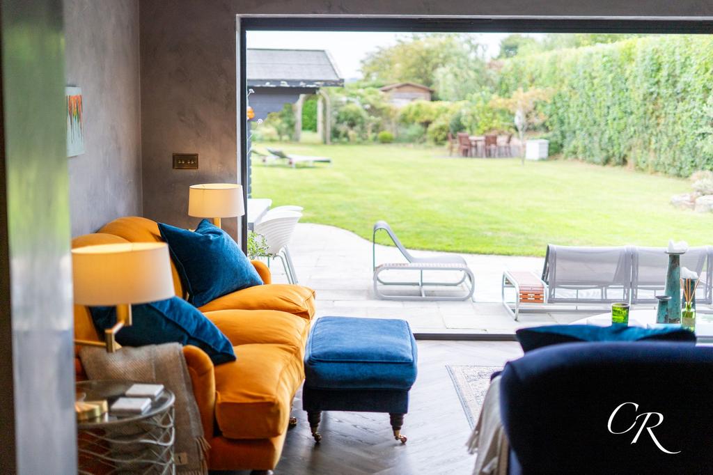 Kitchen / Lounge