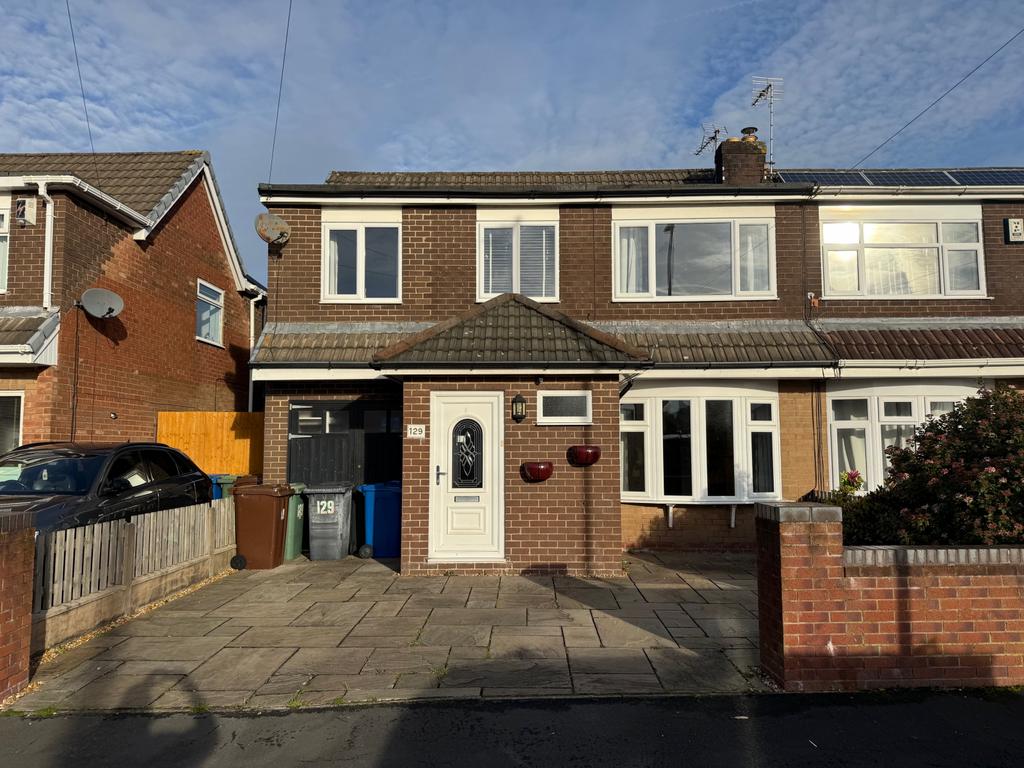 4 bed semi-detached house for sale Crossdale Road