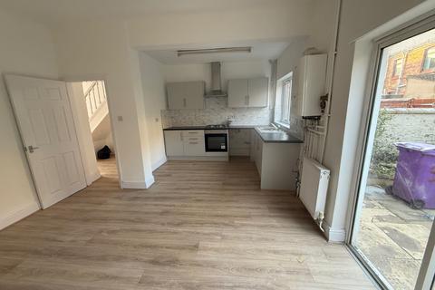 undefined, First Avenue, Fazakerley, Liverpool